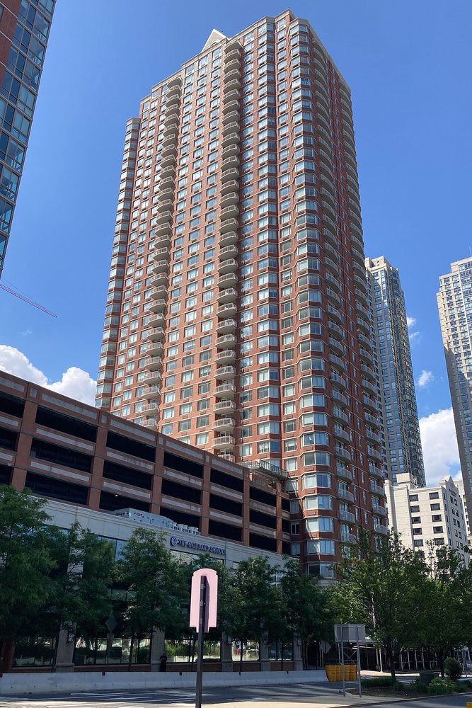BLVD 425, 425 Washington Boulevard