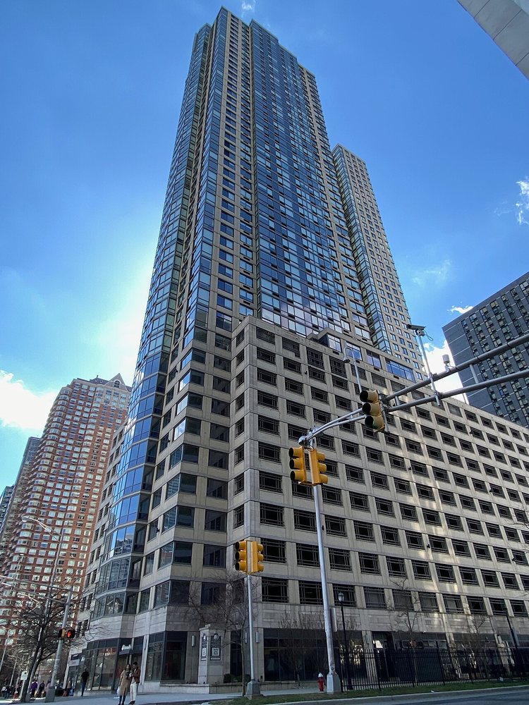 BLVD 475, 475 Washington Boulevard