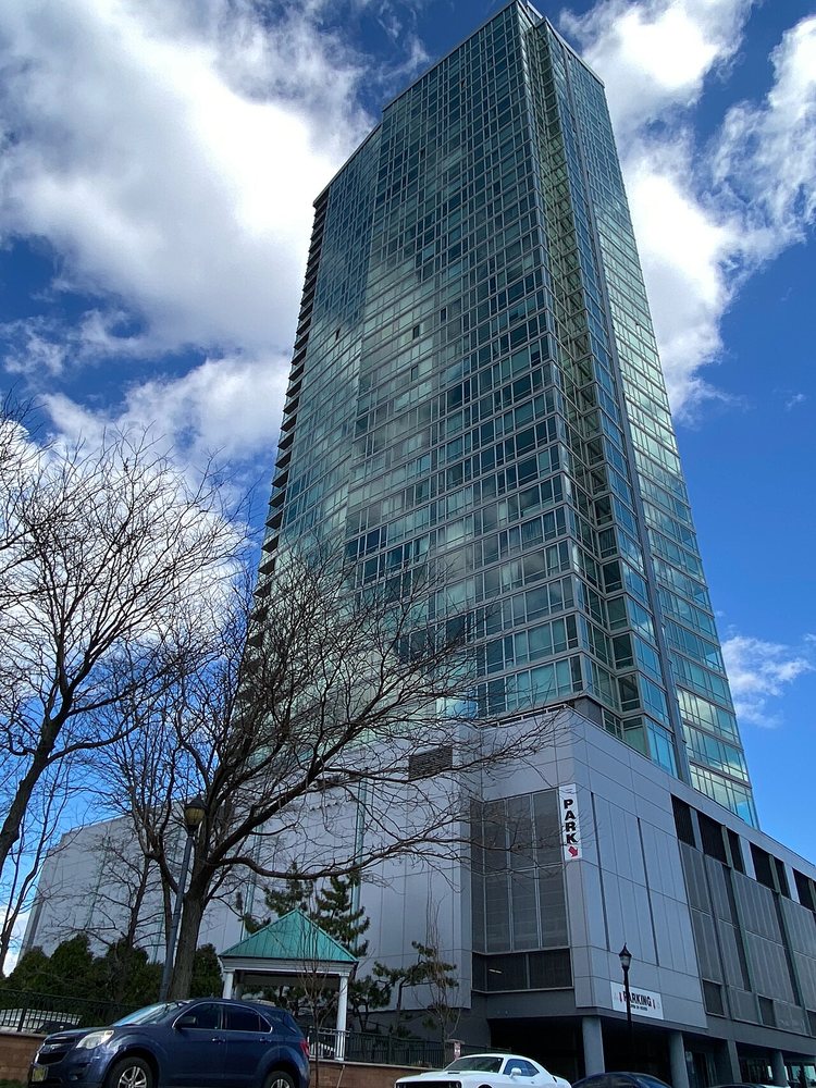 Crystal Point, 2 Second Street
