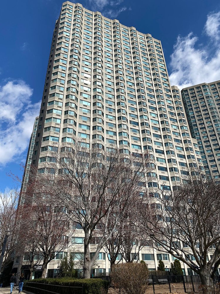 Riverside, 1 River Court